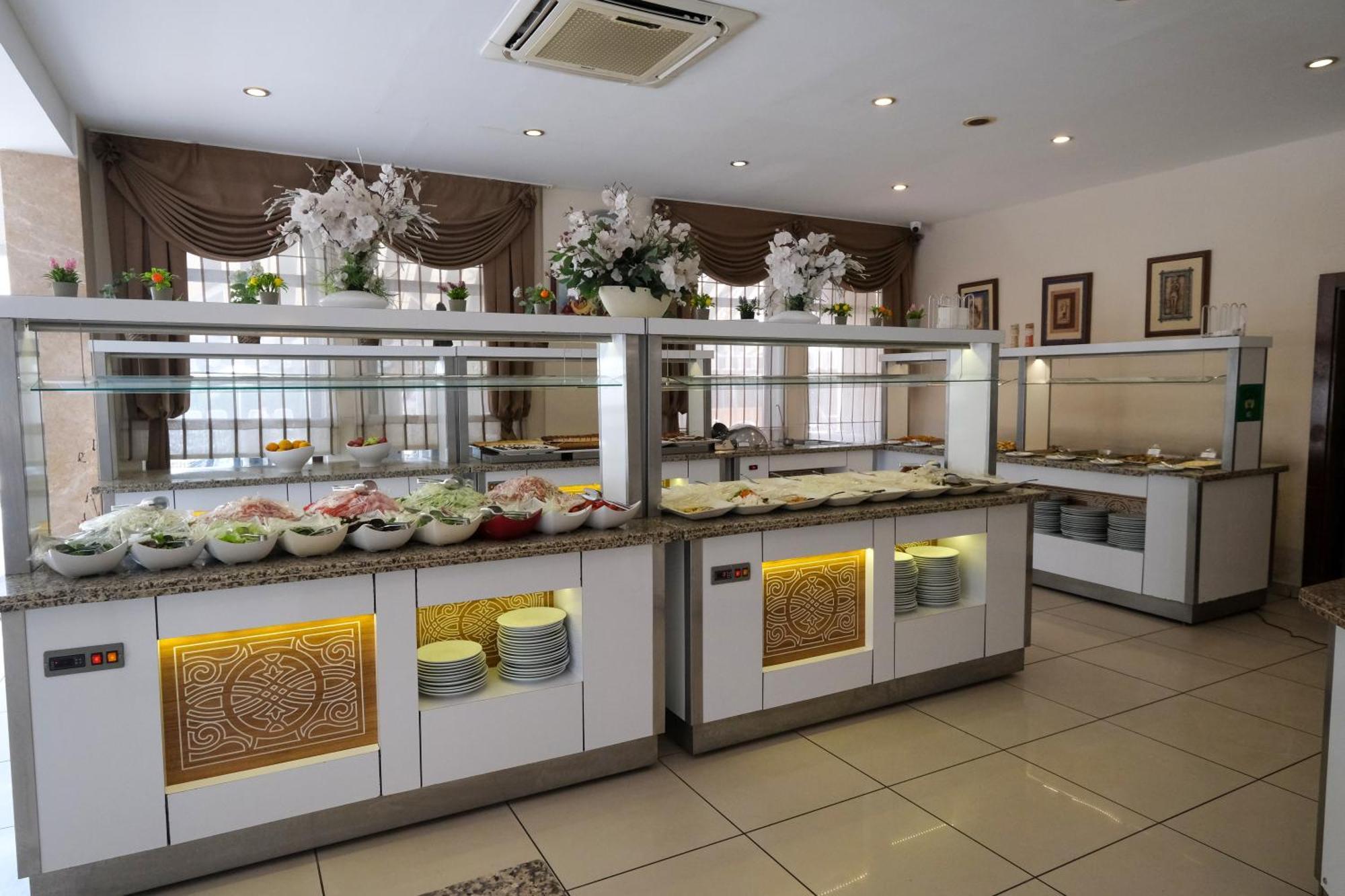 Kandelor Hotell 4*