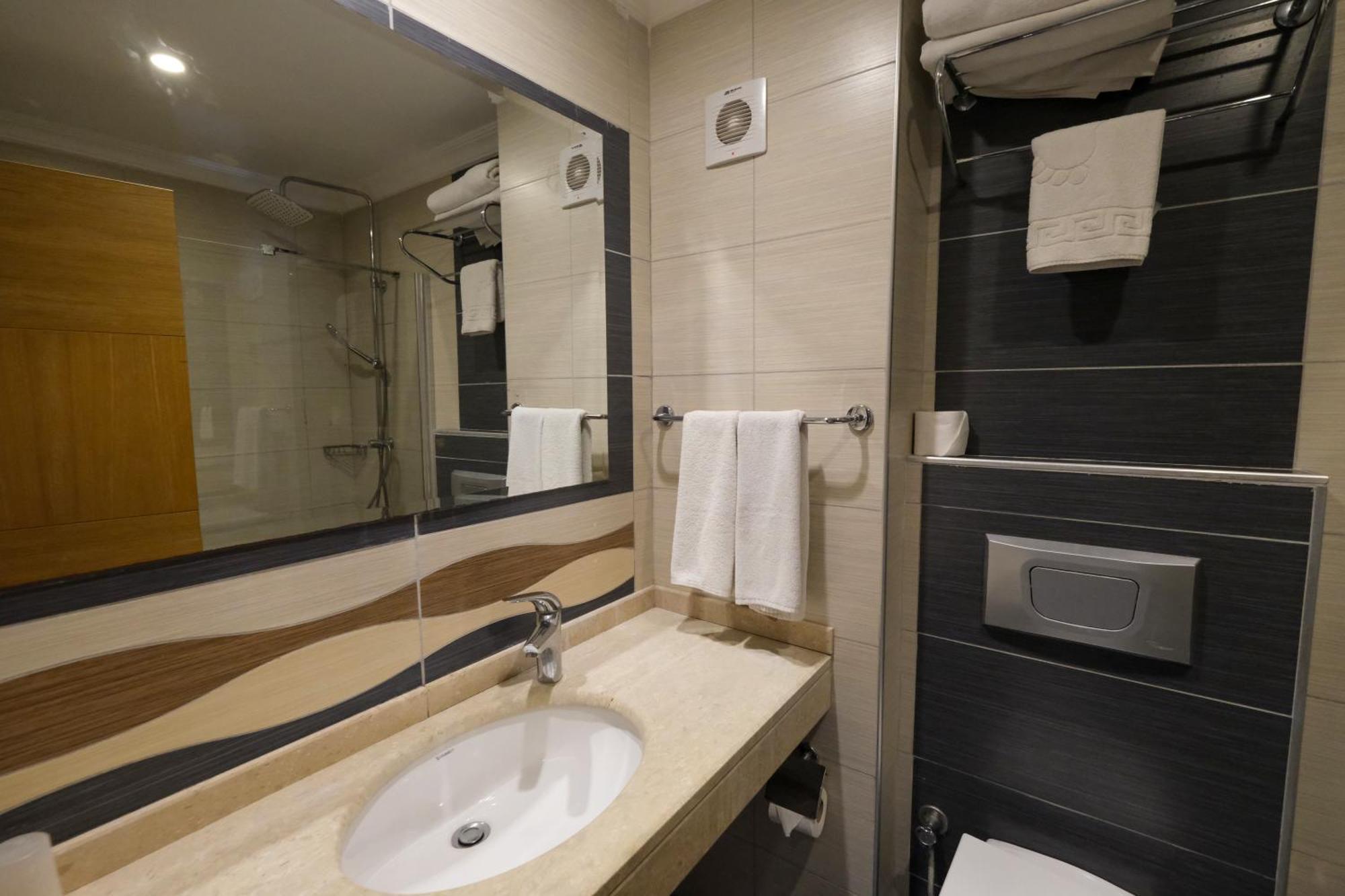 Kandelor Hotell 4*